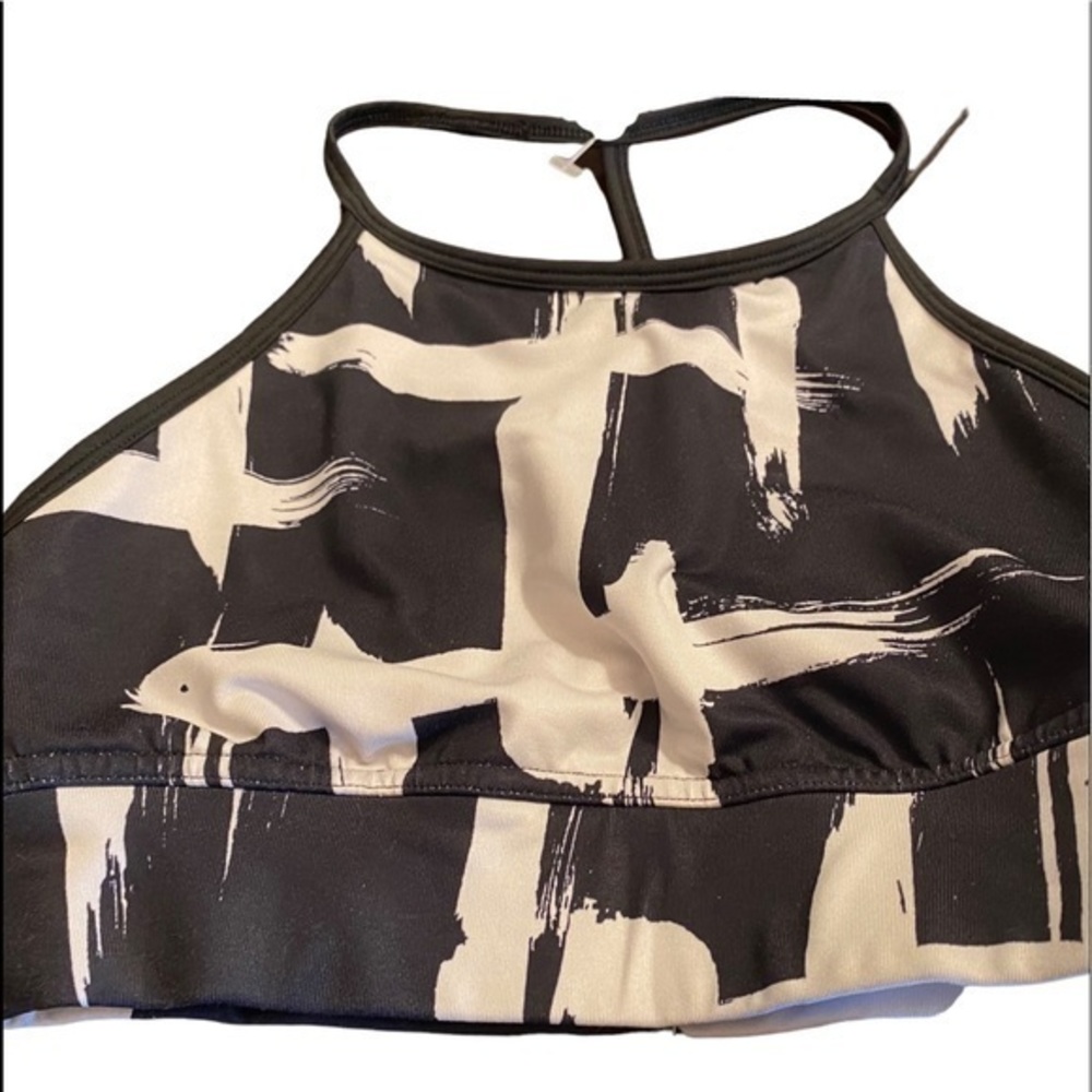 Lucy Sports Bra Size XS could be used with a Y2K outfit as under top